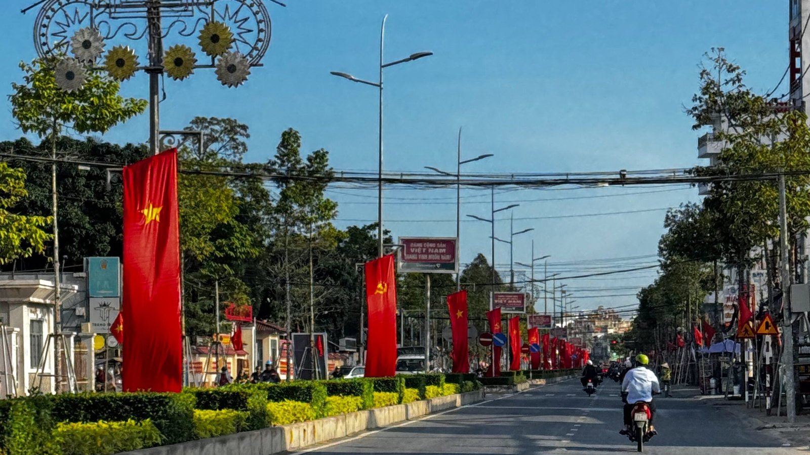 Morning traffic in Soc Trang City