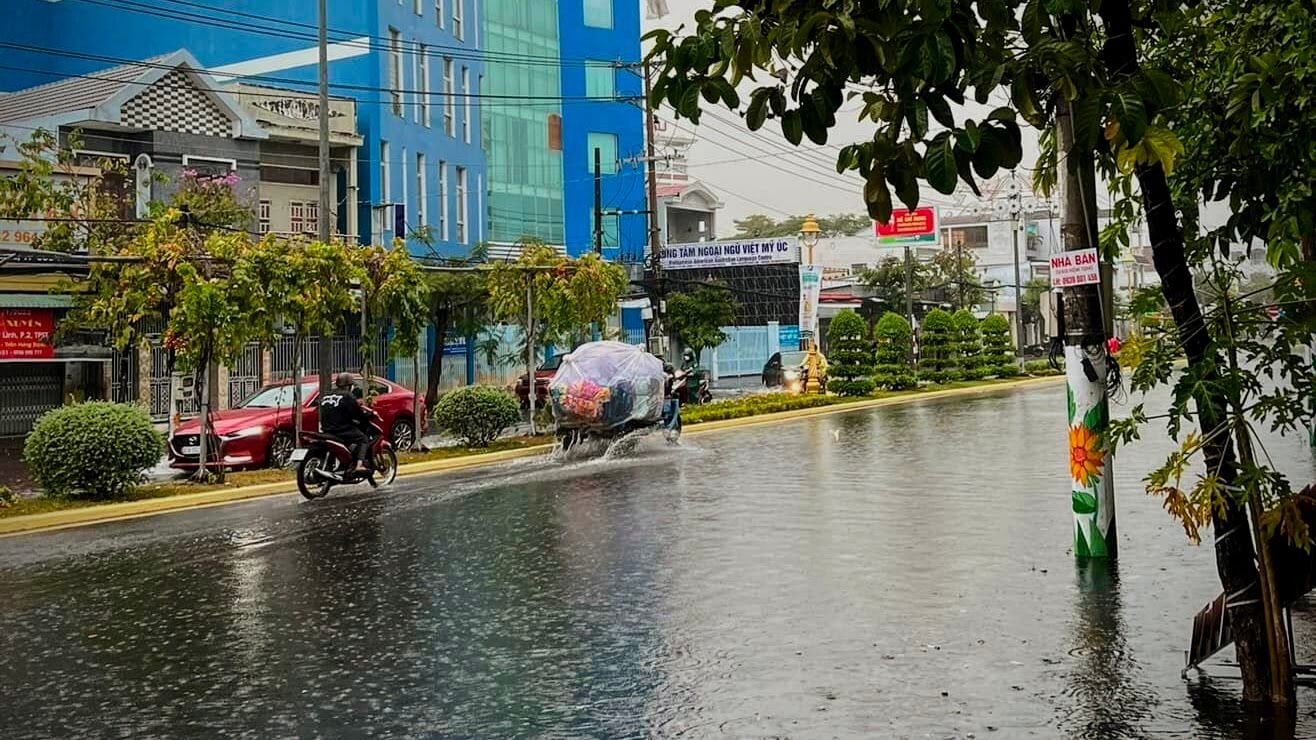 Local flooding in Phu Loi street, Soc Trang City